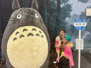 Kelsey Lewin Instagram - That’s a wrap on #ECCC 2023! Another blur of a convention weekend with the Pink Gorilla team & friends. The new Summit building of the convention center is pretty nice!