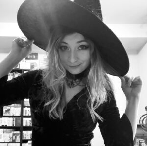 Kelsey Lewin Instagram - it’s been a rough week but today is Halloween 🎃