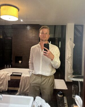 Kelvin Boerma Instagram - huwelijksreis ✈️🏖️🩳😍🥊⛳️🏃🏼🐡🪞🌅