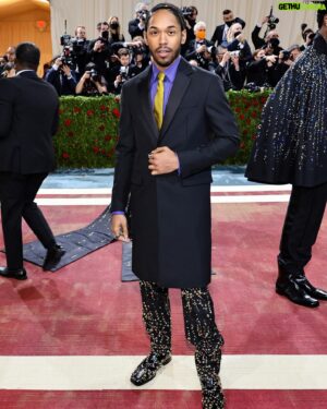 Kelvin Harrison Jr. Instagram - Met Gala 2022 
thank you @prada and my @elvismovie family for having me. @mjonf you the best. @elaboratefaces family you won the braid-off. 😂