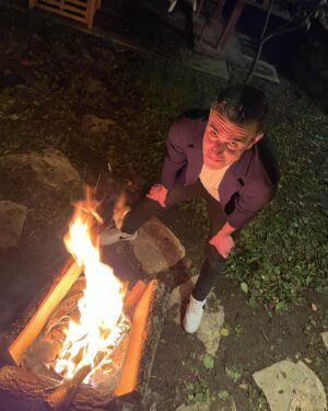 Kemal Uçar Instagram - bir parça ateş yeter bize🔥
gönlünüzden nasıl geçiyorsa, öyle bir yıl olsun..
ve tabii ki Adana 2023’e giriyor😎😉