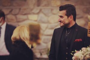 Kemal Uçar Instagram - Canım arkadaşlarım @burak_ekmekciler ve @tugce_ozrrrrr düğününden💫 hem bu günü çok bekledik hem de aylar sonra çok güzel bi aktivite oldu. seneye tekrarlayalım canlar😅 bu arada söylemesi ayıp şahane takımım @dsdamatonline 👔 son olarak; sevgili @ohyohy ve @erdemmuzunn ‘un dokunuşları ile çok havalı olduk sanki🕶 siz ne dersiniz? 😊🕺🏻