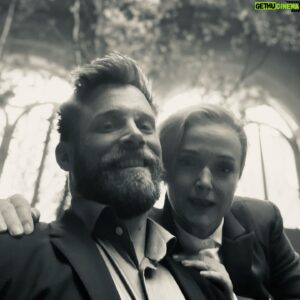 Ken Duken Instagram - #meandmyrosalind #badies #villains #badgirl #badboy #fatethewinxsaga #behindthescenes #throwback #selfie I hope you are enjoying the show so far… be careful about the old guys in a sport, where a lot of young guys quit… 🙈🔥🤙😘 @fatenetflix #mirandarichardson @netflix @netflixde