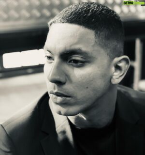 Ken Duken Instagram - #gettingreadyforandreas #beforetheshoot #behindthescenes #fatethewinxsaga and quite a few more #portraits I took from my #amazing #colleagues and one from our #showrunner @brianjyoung that I really like 🤙🔥😘 @fatenetflix @netflix @danny_griffin_ @hannahvdw @paulinafchavez @abbeycowen @jaydenrevri @officialseansagar #robjamescollier @preciousmustaph #damnilovethatpic 
Enjoy the last bit of your #weekend #yall 🤙❤️🔥