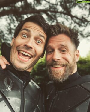 Ken Duken Instagram - Let’s face it @danny_griffin_ your dads are #nutters #robjamescollier @fatenetflix #fatethewinxsaga #saulandandreas #parents #badboy #goodboy #netflix @netflix #behindthescenes #throwback #momyanddaddy 😉🙈🤙🔥😘