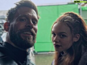 Ken Duken Instagram - #family #behindthescenes #fatethewinxsaga #bestdadever #dadatwork 😇 #prouddad #loveemboth #mylittlestorm #myson #missyouguys @danny_griffin_ @sadiesoverall @fatenetflix @netflix #thankyallforallthelove 🤙❤️🔥😘