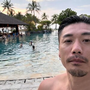 Ken Kaneko Instagram - 後ろで手を振ってたから皆んなが「タカ、タクヤ、カイト」が居ると思って写真🤳撮ったんだけど
よーく見たら🤣
是非ズームしてみて下さいw

#誰やねん！