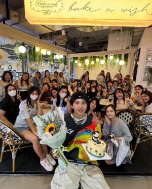 Ken Prarunyu Sooksamran Instagram - ขอบคุณทุกคำอวยพรจากทุกคนเลย ..
ขอให้ทุกคำอวยพร ย้อนกลับหาทุกคน 10 เท่าา 

ดีใจที่ปีนี้เป็น วันเกิด ที่พิเศษกว่าทุกปี 
และเดียวมันจะพิเศษขึ้นอีกเรื่อยๆ 
ขอบคุณแฟนคลับที่ตั้งใจมอบสิ่งดีๆให้

ปีนี้เราก็ตั้งใจจะเป็นความสุขให้ทุกคนเหมือนกัน <3

16 เมษายน KEN2 DAY - 

#ken2garden26