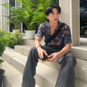 Ken Prarunyu Sooksamran Instagram - ถึงจะฟิตเนสบ่อย แต่ก็รู้สึกว่ามีแก้มอยู่ดี 
เวลาถ่ายรูป เคนก็ชอบให้เห็นกรอบหน้าชัดๆ 
ก็ต้องให้ วานิสสา ดูให้ครบไปเลย
ที่นี่คุณหมอแนะนำดี แถมมือเบามากฮะ . 

📍ปักหมุดพิกัด @vanissa_clinic @drkorn_vanissa