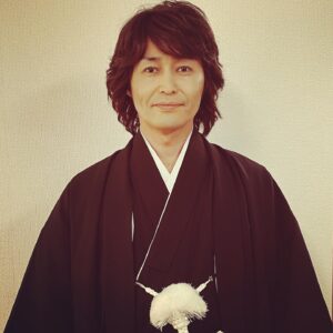 Ken Yasuda Instagram - 15年前の自分を演じる今の自分。
#カメラのキタムラ
