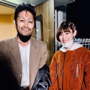 Ken Yasuda Instagram - #ドラマ #しもべえ
今夜でお終い。

午後10:00〜午後10:44 7話
午後10:44〜午後11:28 最終話 
#NHK 
見逃し注意。

みなさま。
ユリナと一緒に春を迎えましょう。

#白石聖 #安田顕 

#ありがとうしもべえ 👋