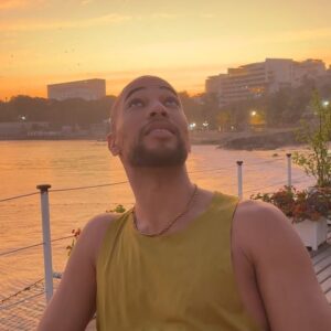 Kendrick Sampson Instagram - And we’re back for another Magic Hour 🖤

“Gahthaphugggahhhddaheeehr” words to live by 💯