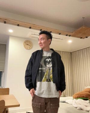 Kenji Yamauchi Instagram - 。
VCMやばかったねー😂😂😂

半年前のVCMの時に、開場してしばらくは1歩ずつしか進めないような状態って言うてたのに、今回はその時の2倍チケット売れてたらしいから🎫

悶絶でしょ😂😂😂

そんな私のTシャツはcloset biancaさんで買ったシャーマンキングTシャツ✋

シャーマンキングは読み直し用にもっかい電子書籍で買おうか悩み中😂😂😂

アイアンメイデンらへん特に好きやったなぁ😂

写真撮ってたら必ず写ろうとしてくる息子😱😱😱

全然言う事聞きまへん😂😂😂😂😂

#vcm 
#ヴィンテージ
#ヴィンテージTシャツ
#vintage
#vintageakiratee 
#vintagenbatshirt 
#かまいたち山内