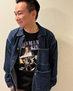 Kenji Yamauchi Instagram - 。
次男はピースが1本になるタイプです

いつか2本になるはずです😂😂😂

先日シャーマンキングの武井先生とお会いした😆

武井先生がいるとは知らずに行った食事会でお会いしたのでシャーマンキングのTシャツをこの時は着ていなかった😭

なので急遽、シャーマンキングのTシャツ着てるインスタを武井先生に見せた🔥

、、、知らんがなと思われたかなー😂😂😂

そんな私のTシャツはシャーマンキング✋

Tシャツ買って、移動中とかも読みたい欲が増したので本で持ってたのを最近電子書籍で全巻買った矢先に武井先生と遭遇🔥🔥🔥🔥🔥

Tシャツ引き寄せの法則です🌸

#ヴィンテージ
#ヴィンテージTシャツ
#vintage
#vintagetee 
#vintagetshirt 
#シャーマンキング 
#かまいたち山内