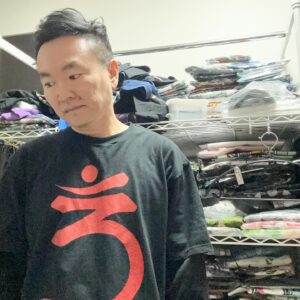 Kenji Yamauchi Instagram - 。
今日はPET検査行ってきた✋

毎年人間ドックは行ってるけど、4年くらい前にPET検査行ってから全然PET検査だけしてなかった

でも畠中くんのニュースみたりして、やっぱりやっとかないとあかんがなと思って急遽入れました✋

検査結果は後日やけど、なんにせよ早く検査するに越したことはないから🔥🔥🔥

畠中君ニュースのお陰でPET検査行く俺ら世代絶対増えたはず✋✋✋

そんな私のTシャツは3×3 EYES

サザンアイズは友達に勧められて漫画読んでたなぁ😂

懐かしいーーー😭😭😭

出来ればバックプリントがフロントにきててほしかったけど、文句は言いません😂😂😂

しかもこれオフィシャルとのことで😳めちゃくちゃいいよね👍

#ヴィンテージ
#ヴィンテージTシャツ
#vintage
#vintagetee 
#vintagetshirt 
#サザンアイズ 
#かまいたち山内