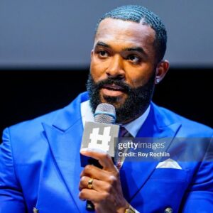 Kenneth Crawford Instagram - Warming up for my 2036 Presidential Campaign.

Yes, I’m running for PRESIDENT in 2036.

Right after we beat every new generation of the Bloodline,

That tries to trickle in.

Peace Deliverer. Match Maker. Bloodline Thinner. A great USA

TEZ FOR PREZ.