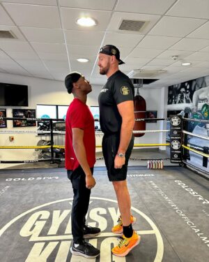 Kenny Ojuederie Instagram - My new sparring partner from now on 🥺🫶🏾
📸- @m.banksphotography