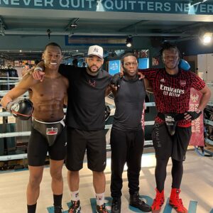 Kenny Ojuederie Instagram - Massive thank you to @ksi for coming down to the camp for a few rounds!! And like he said “your opponents are F*cked “🤣🤣 6 days away until the Americans get a beat down 🥊💥