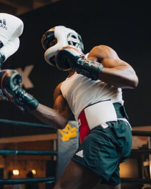 Kenny Ojuederie Instagram - Brazilian food on the table July 15th 🩸⚔️ 

Tickets for my fight in the @kingpynboxing semi finals are now available. link in bio 🇮🇪 

📸- @jonesfilming