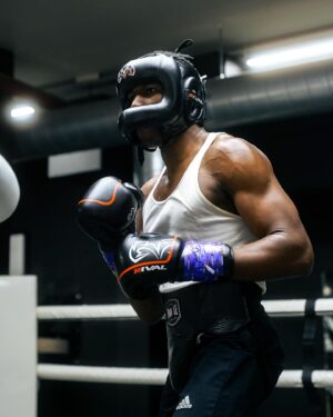 Kenny Ojuederie Instagram - 2 WEEKS TO GO!!! LOCKED IN. 🔒 🥊💥💨TICKETS AVAILABLE IN MY BIO !! @misfitsboxing @mf_daznxseries