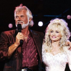 Kenny Rogers Instagram - Happy Birthday, @dollyparton … we love you!
#flashbackfriday -Team KR