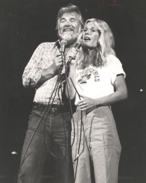 Kenny Rogers Instagram - Long before Kenny Rogers & @kimcarnesofficial hit #1 with "Don't Fall In Love With A Dreamer," they were bandmates in The New Christy Minstrels and friends of many decades! They collaborated together frequently over the years, including on another #1 song—“What About Me”—and the Grammy-winning #1 hit duet by Kenny and Ronnie Milsap, “Make No Mistake, She’s Mine,” that Kim wrote. Kim is a co-writer on "Love Is A Drug," the lead-off track on the forthcoming new Kenny Rogers album, LIFE IS LIKE A SONG, featuring never-before-heard music from the Kenny Rogers archives … out June 2nd via @umgcatalog … -Team KR