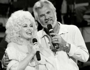 Kenny Rogers Instagram - There's only one @_kennyrogers & @dollyparton …
#legends #duets #musictomyears #memories #kennyrogers #dollyparton #flashbackfriday 
-Team KR