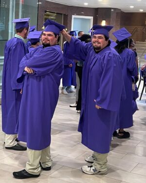 Kenny Rogers Instagram - Kenny always said "Friendships come and go, but families are forever." Indeed. Kenny & Wanda's twin sons, Justin and Jordan, graduated from high school this past Friday. Please join us in congratulating them on this landmark achievement! Way to go, guys! Have fun and enjoy the ride…and may all your dreams in life come true! -Team KR