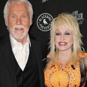 Kenny Rogers Instagram - Kenny & @dollyparton a few hours before their last live duets together at @bridgestonearenaofficial in Nashville … Oct. 25, 2017 at the “All In For The Gambler” Concert … what a night! #memories #flashbackfriday -Team KR