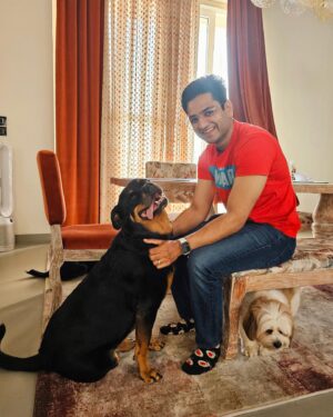 Kenny Sebastian Instagram - What a day in heaven feels like.

Finally got to meet @audiphotography & @wander_leen 6 babies.

Jäger, Bruno, Whisky, Diesel, Glen and Scotch.

Lot of petting, licking and one lint roller later, I am still yearning for more time with all of them ♥️

#dogs #home #doggieheaven #familypack #bengaluru