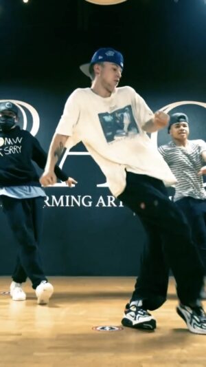 Kenny Wormald Instagram - @daynesempert @thedanceboy & @ethan.bloem crushing my class @danceologypac 🔥🔥

🎶 @jackharlow 
#choreography @kennywormald