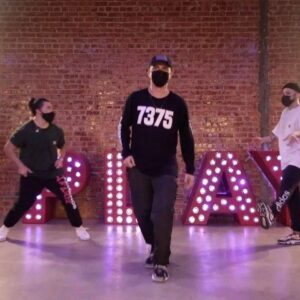 Kenny Wormald Instagram - Last night with the squad @theplaygroundla 🔥🔥

“The Box” live @roddyricch 
Choreography: @kennywormald & @mishagabriel 
Dancers: @kennywormald @mishagabriel @vincecastillo13 
🥁 @jessewilliamfarmer 
🎥 @nickgilligan 

#playgroundla