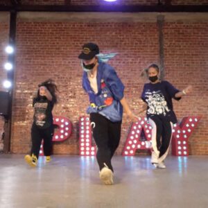 Kenny Wormald Instagram - This trio 🔥🔥 @daynesempert @klaudiaantos & @maddy__barnett 

I’m teaching @theplaygroundla this week:
TUESDAY BEG/INT 6PM
THURSDAY INT/ADV 6PM

🎶 @theweeknd