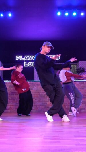 Kenny Wormald Instagram - I’m teaching at @theplaygroundlondon tomorrow, Wednesday 29th of November at 4:00pm & 6:00pm!!!

4:00pm INT/ADV
6:00pm BEG/INT 

www.playgroundlondon.dance

Video from class a couple weeks back!🫶
🎶 #lilfreak @usher @polowdadon 
📍 @theplaygroundlondon