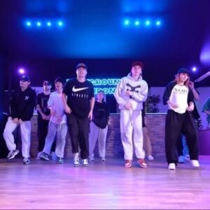 Kenny Wormald Instagram - I’ve been having so much fun teaching in London!!! Here’s a clip from last weeks class 🇬🇧🫶

I’m teaching two classes at @theplaygroundlondon this week! 

Tues. 7/11 4:00pm - int/adv 
Wed. 8/11 6:00pm - beg/int

www.playgroundlondon.dance