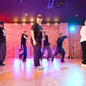 Kenny Wormald Instagram - @theplaygroundlondon has arrived!!!🇬🇧

First class at the new studio taught by owner @kennywormald dancing with @sebastian_skov @colby_richardson @jamai_robinson @tyressehare @mattjord_ 🔥🔥

🎥 @liam__almeida @liam__studio 
🎶 @justintimberlake @timbaland 

THANK YOU to everyone who joined us for our opening day of classes!!! Check this week’s schedule - link in bio. We’re thrilled to be in London, and can’t wait to dance with you and showcase the incredible talent in this city!