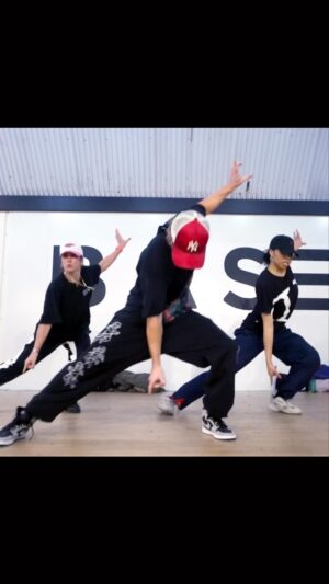 Kenny Wormald Instagram - @mattjord_ @alexschoendorf & @najah_emani in my class last weekend!🔥🔥

I’m teaching at @basedancestudios this Sunday at 16:00pm!!!
