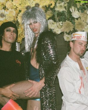Kent Boyd Instagram - Full house or whatever they say 🌈 ✨🃏 #doubledouble #noonions