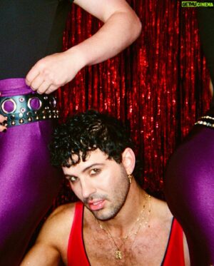 Kent Boyd Instagram - Life couldn’t be any sweeter than these cheeks right here! Summers not OVER so stream and 👂 to “SWeET ChEEks” by @vincerossi 
#kentboydchoreography #dance #tevyncole #rossi #musicvideo #gay #queer #gayartist #musician
