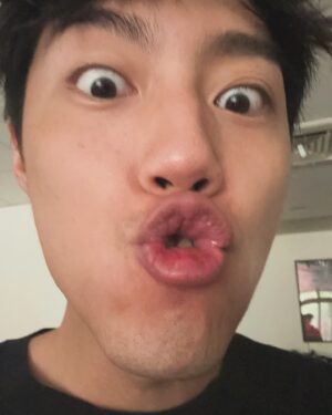 Kent Tsai Instagram - 今年很棒
送給2023一個大大的啾啾

2024會更開心的呦❤️