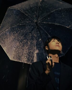 Kent Tsai Instagram - 不知何時開始,只要我出現的地方就會開始下雨
雨神這稱號也一直跟著我

@berluti #BERLUTI
#BERLUTIBVOLUTE