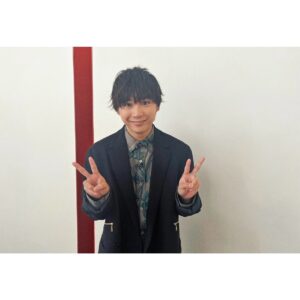 Kenta Suga Instagram - あけましておめでとうございます。
本年も皆様に楽しんで頂けるよう精進して参ります。
よろしくお願い致します。

今年の目標は日々ちゃんと自撮りとかをして写真のストックを作る事です。早速今ゼロです。
仕事に関しては、忙殺されたいです。
よろしくお願い申し上げます。

#音楽だけでも正月感出しときますね。