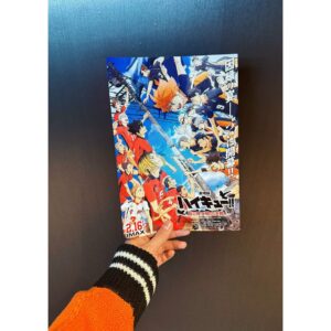 Kenta Suga Instagram - 劇場版『ハイキュー‼︎ -ゴミ捨て場の決戦-』

東宝さんにご招待頂き、
試写会にて鑑賞しました！！

号泣。
もうほんとに。
内容も結末もぜんぶ知ってるはずなのに。
アニメであること、映像であることの強みを最大限に活かした"ゴミ捨て場の決戦"でした。

今まで僕にとってアニメ『ハイキュー‼︎』は、
"1番俯瞰で楽しめるハイキュー‼︎"という位置付けでした。
どの人、どの試合の重さも、良い意味で等しくて、
彼らが辿る物語自体の魅力を感じるコンテンツでした。

それが今回、変わりました。

日向にこれほどまでに没入するとは。

僕は演劇ではこの試合を経験してないし、
（羨ましがってばかりだけど…笑）
でもなんだか僕の中の日向も戦ってるような。
鼓動が早くなって歯を食いしばって涙が溢れて…

ありがとう。

そう言いたくなりました。

これは絶対に劇場で観てほしい。
なんなら僕はIMAXで絶対もう一回観たい。
今すぐ観たい。笑

そして、SPYAIRさんの『オレンジ』
正真正銘SPYAIRで、
正真正銘"新SPYAIR"でした。
きっと自分達自身という高い高い壁に挑み続けた期間だったと思います。
外野には想像つかないくらい。
でも、烏野が翼を手に入れるように。
音駒が繋ぎ続けるように。
僕らの大好きな、それでいて新鮮な、
SPYAIRでした。

最後に、この作品に関わった全ての皆様に感謝と尊敬を！

ハイキュー‼︎ってやっぱり最高だ！

#ハイキュー
#劇場版ハイキュー
#ゴミ捨て場の決戦