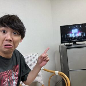 Kenta Suga Instagram - 昨日は、たいちゃんのファンクラブバースデーイベントに
サプライズで参加させてもらいました！😳

めちゃくちゃ楽しかった！😳
ビデオコメントで「今から行くわ！」って言ってから登場するやつちょっと憧れだったんです😳

お客様も受け入れてくれてありがとうございました！
おかげさまで、西村家三男（本当は次男。）を就任しました！😳

改めてたいちゃんおめでとう！☺️