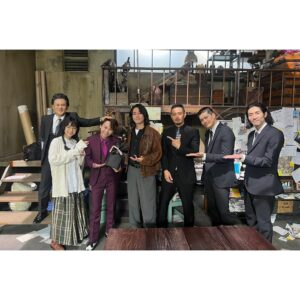 Kenta Suga Instagram - 今週のドラマ『ACMA:GAME』も目が離せない展開でしたね！そして…丸子くんはどうなっとるんじゃ？ですね😳笑

そんな中、公式さんから素敵な写真が…
撮影当時のぼくの誕生日をお祝いして下さった写真！😳
やっぱり萌えポイントはじゅんさんの頭なでなでですかね？
個人的には舞台『髑髏城の七人』推しなので…
兵庫が兵庫に！という嬉しさがあります！😳笑

来週もおたのしみに！

#アクマゲーム