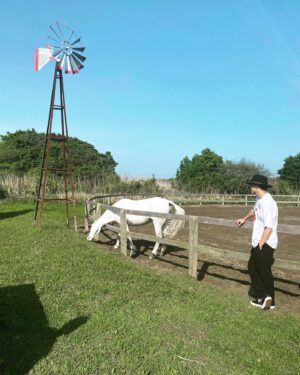 Kentaro Ito Instagram - 馬に乗ったり好きなテイストの楽しい撮影してきました🐴

お楽しみに👊

kentaro...