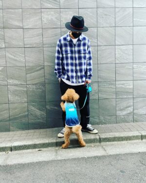 Kentaro Ito Instagram - 男は女性から産まれてくるもので女性がいなきゃ男もいないわけで。出産という僕らじゃ想像つかない痛みを伴って。
だから女性には敵わないんだなと。母って偉大なんだなと思います。

世界中のお母さんどうか今日だけはゆっくりしてください。自分だけの為に時間を使ってあげてください。
小っ恥ずかしくて自分も中々言えないので、この場を借りて、誠に勝手ながらお母さんを持つ人達を代表して。

おかん、いつもありがとう。

あ、レオにも久々に会いましたぁ✌️

kentaro...