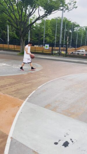 Kentaro Ito Instagram - 久々に高校の時のチームメイトとバスケしたりリフレッシュしてきましたぁ⛹️‍♂️

体がバキバキです、、

kentaro...