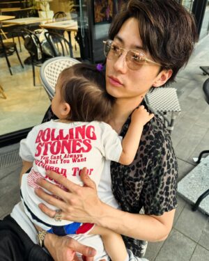 Kentaro Ito Instagram - 久々の👶

Love you😍

kentaro...