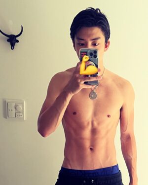 Kentaro Ito Instagram - 連日猛暑ですが、大丈夫ですか？

トレーニングしてしっかり免疫力つけてます💪

ちょっと昔より体に変化が出てきたかと、、頑張ります👊

今日も頑張りましょう🌊

kentaro.....